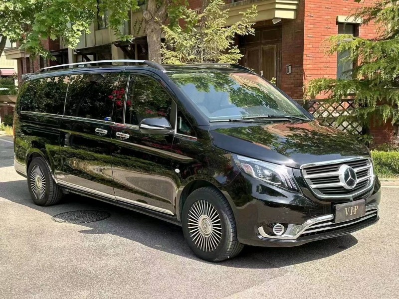 青岛18年奔驰威霆2