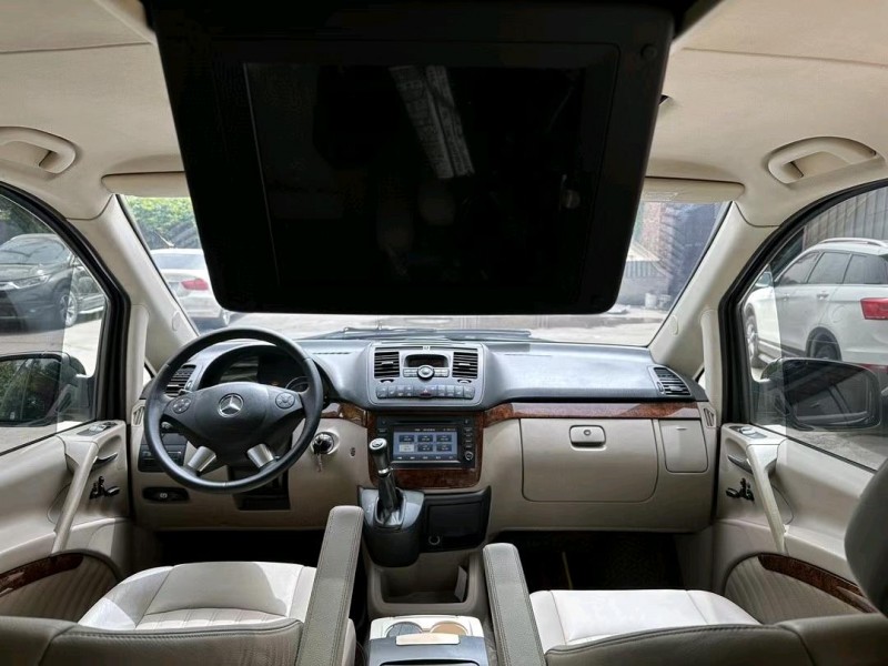 沈阳13年奔驰唯雅诺9