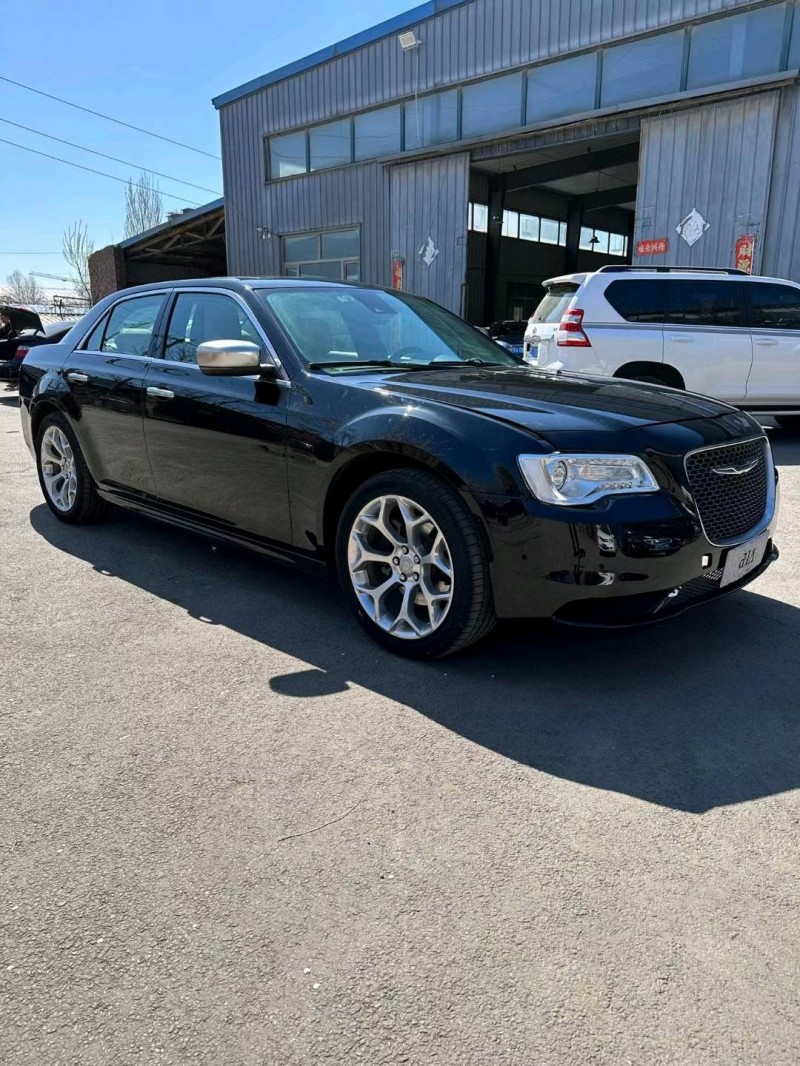 沈阳17年克莱斯勒300C8