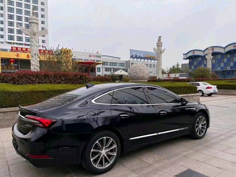 青岛20年别克君越8