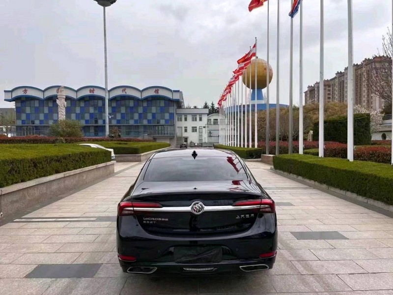 青岛20年别克君越9