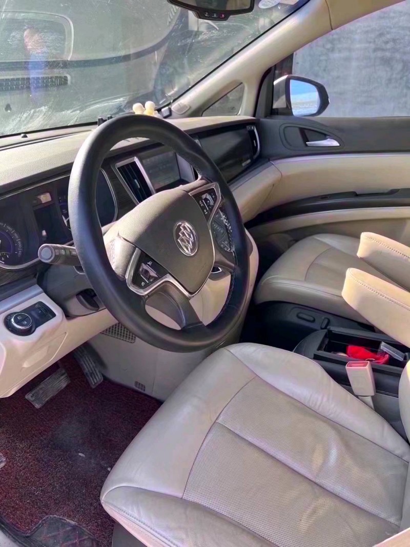 青岛12年别克GL86