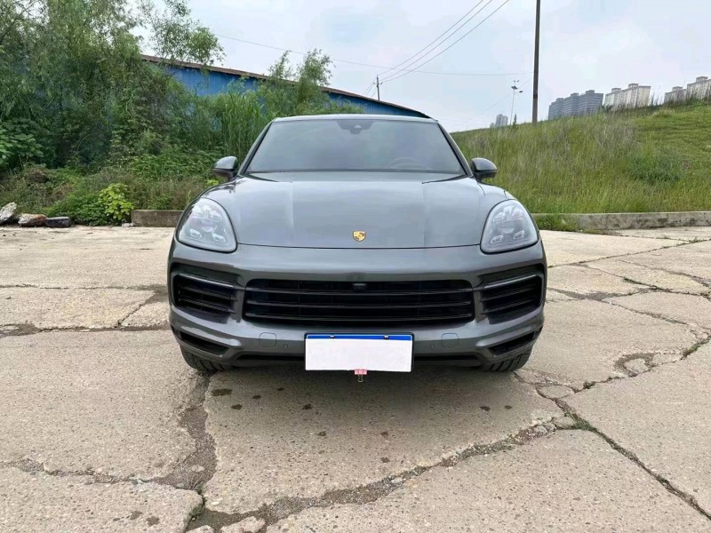 广州22年保时捷卡宴1