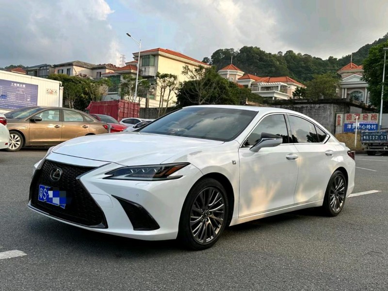 广州18年雷克萨斯ES3