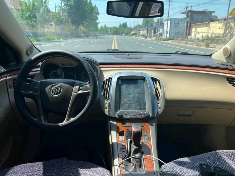 枣庄10年别克君越4