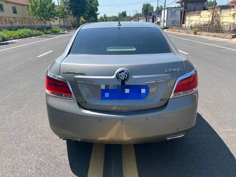 枣庄10年别克君越6