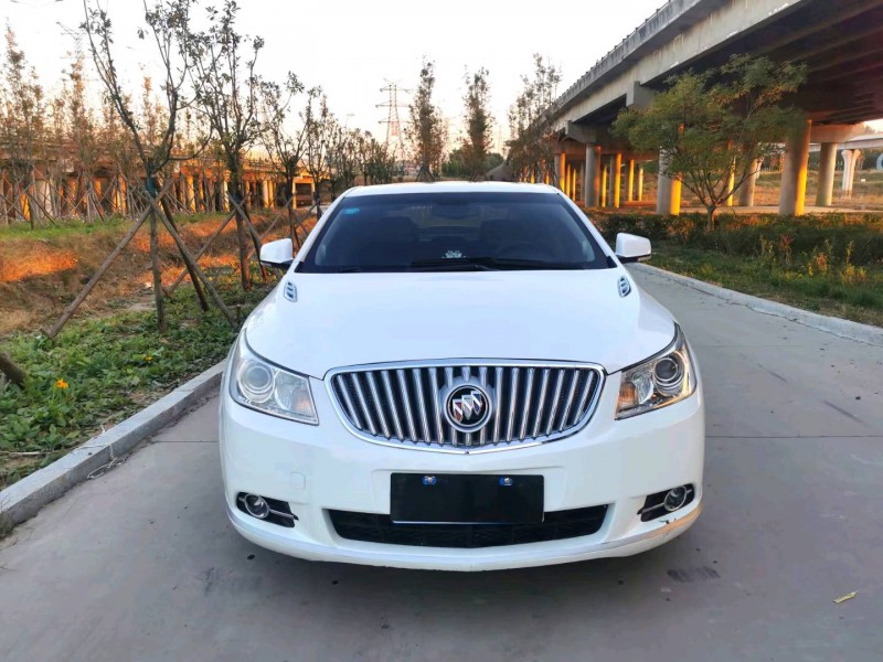 青岛12年别克君越1