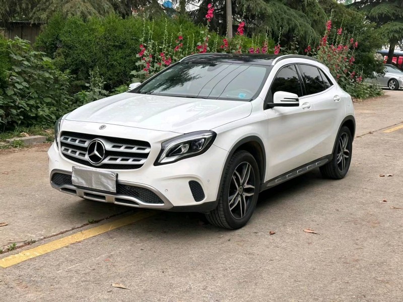 徐州17年奔驰GLA2