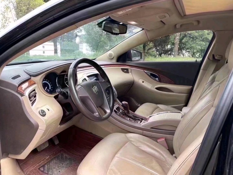 泸州13年别克君越8