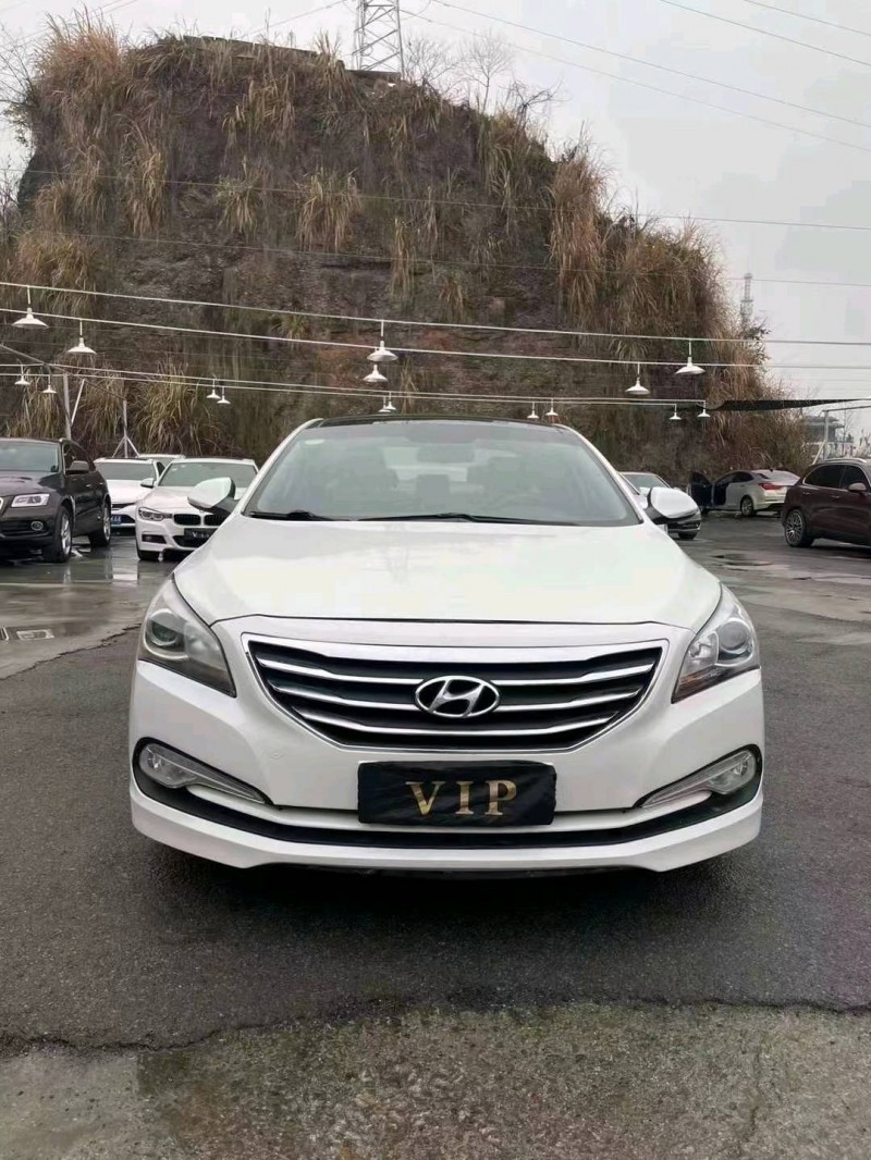 宜昌14年现代名图1