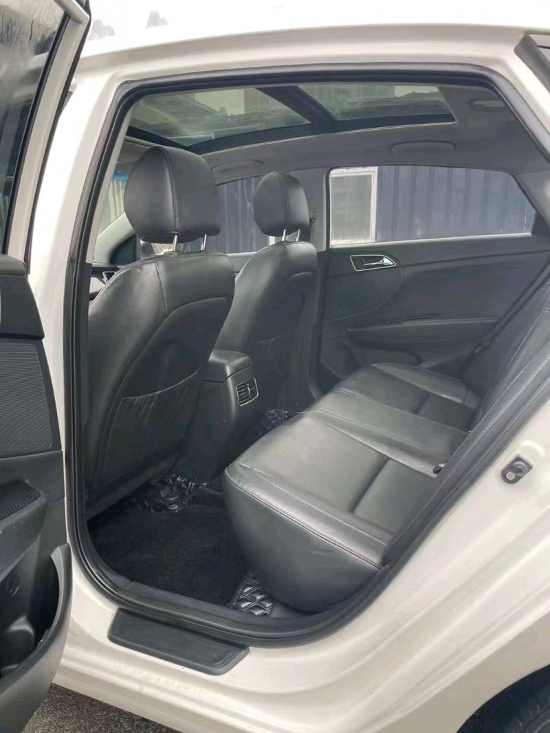 宜昌14年现代名图4