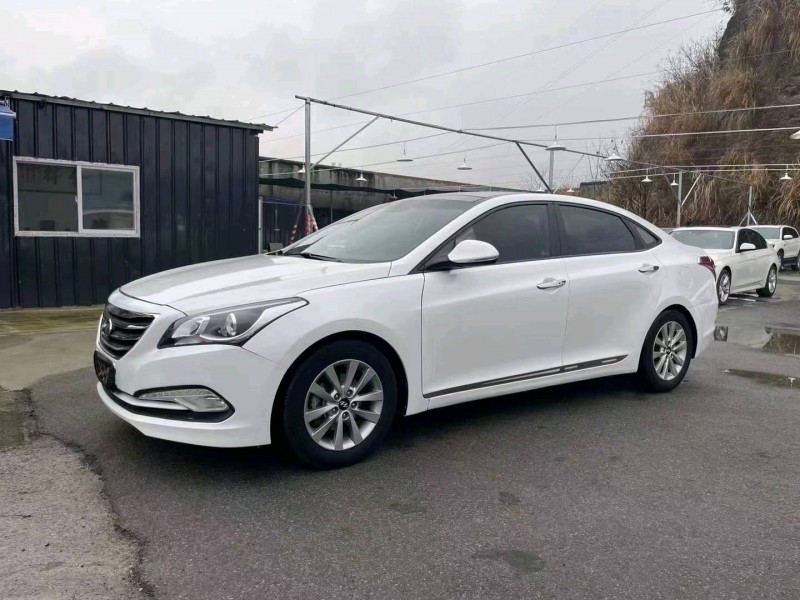 宜昌14年现代名图3