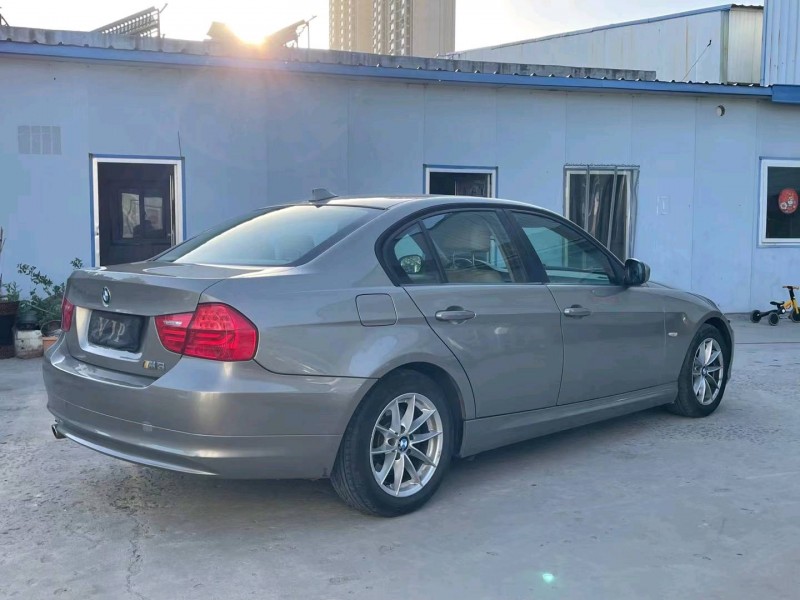济宁11年宝马3系8