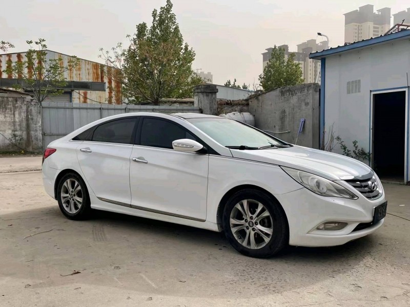 济宁11年现代索纳塔八2