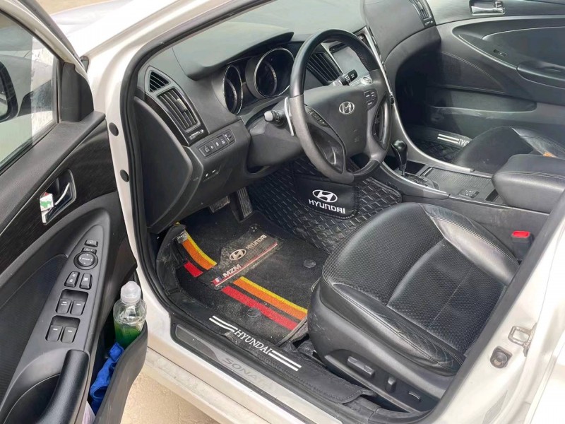 济宁11年现代索纳塔八5