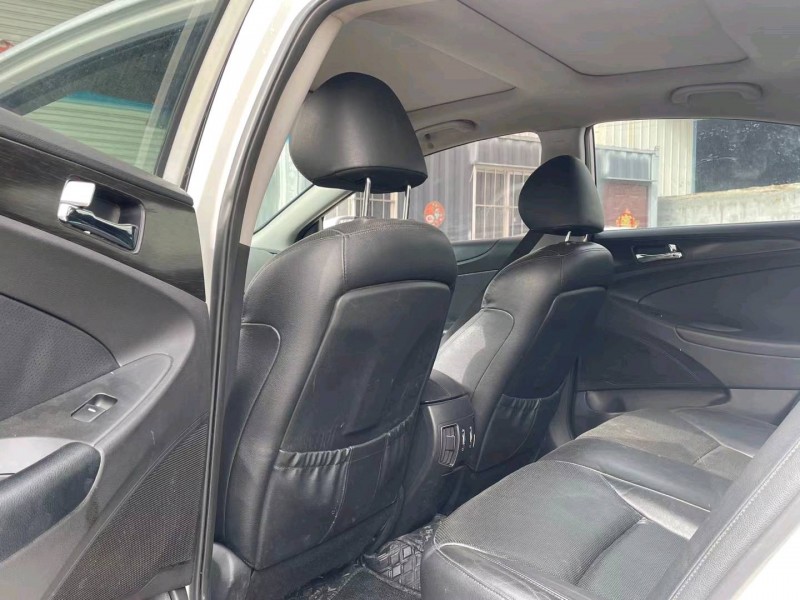 济宁11年现代索纳塔八4