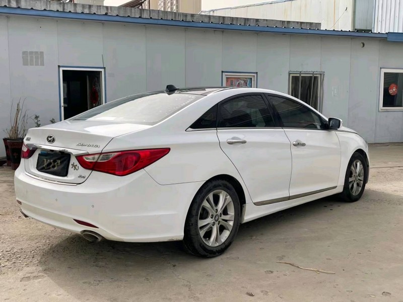 济宁11年现代索纳塔八7