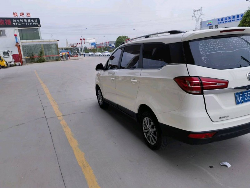 保定18年北汽威旺M50F3