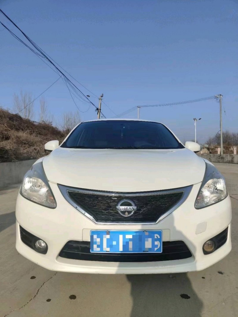 保定12年日产骐达1