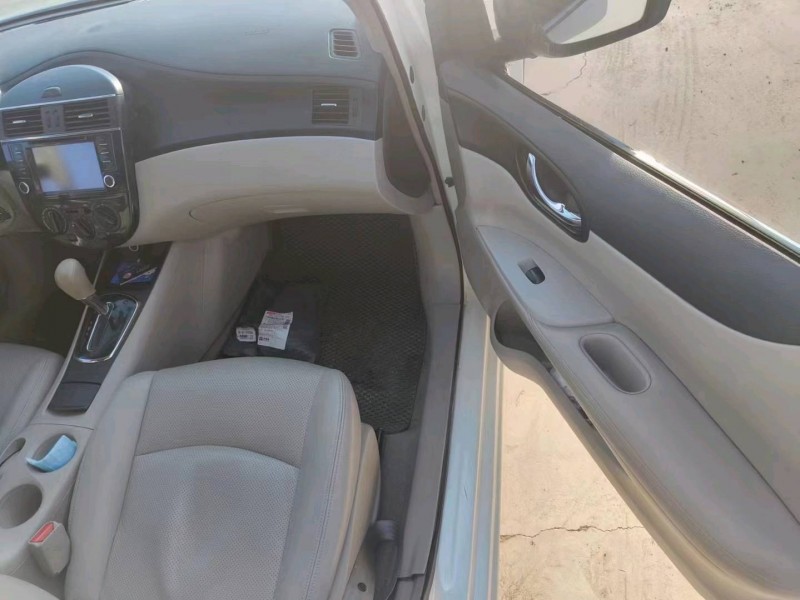 保定12年日产骐达4