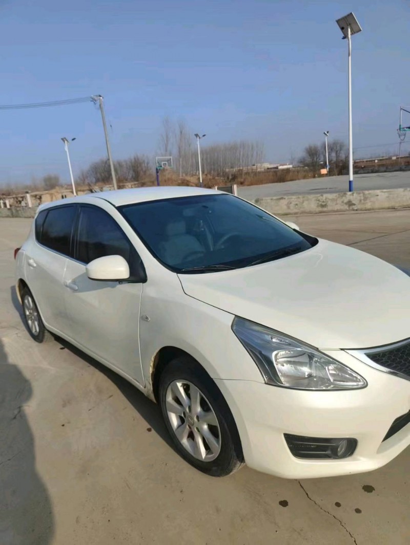 保定12年日产骐达3