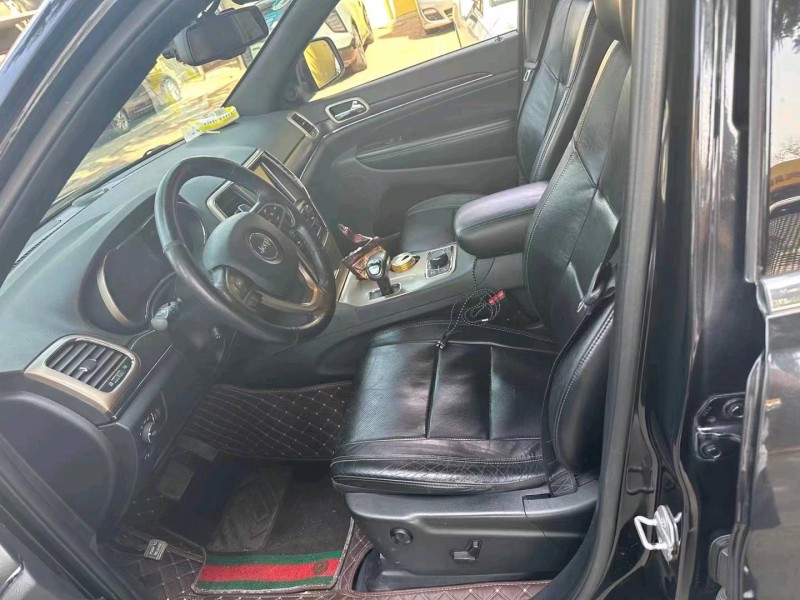 青岛16年Jeep大切诺基2