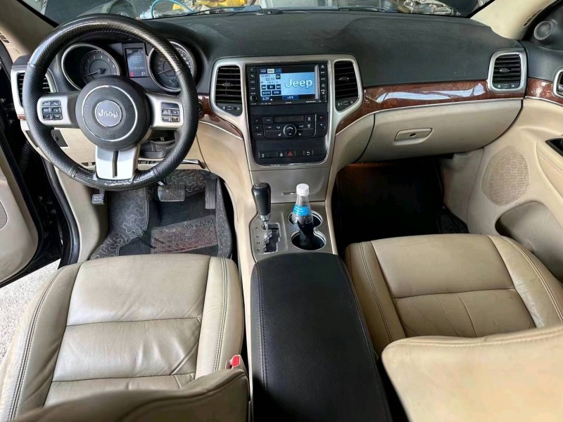 青岛11年Jeep大切诺基6