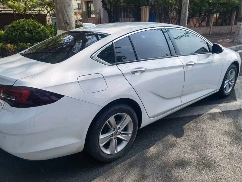 青岛19年别克君威7