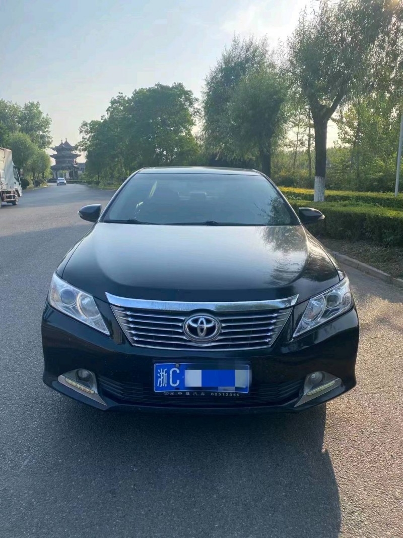 济南14年丰田凯美瑞1