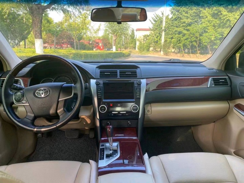 济南14年丰田凯美瑞3