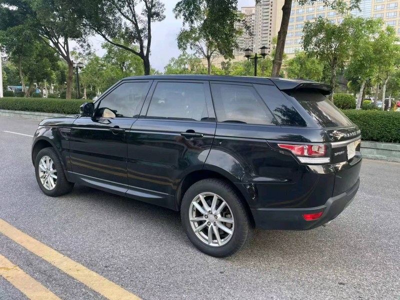 广州17年路虎揽胜运动7