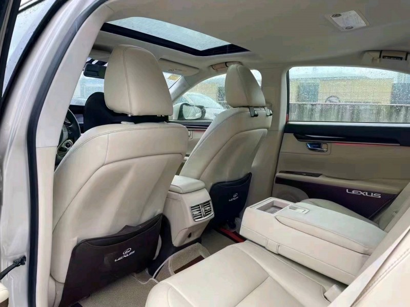 宜昌13年雷克萨斯ES8