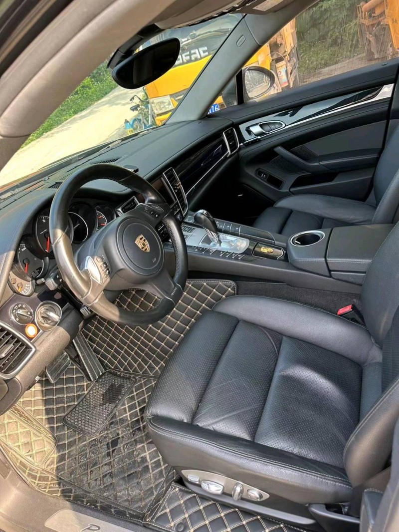 南宁15年保时捷帕拉梅拉4