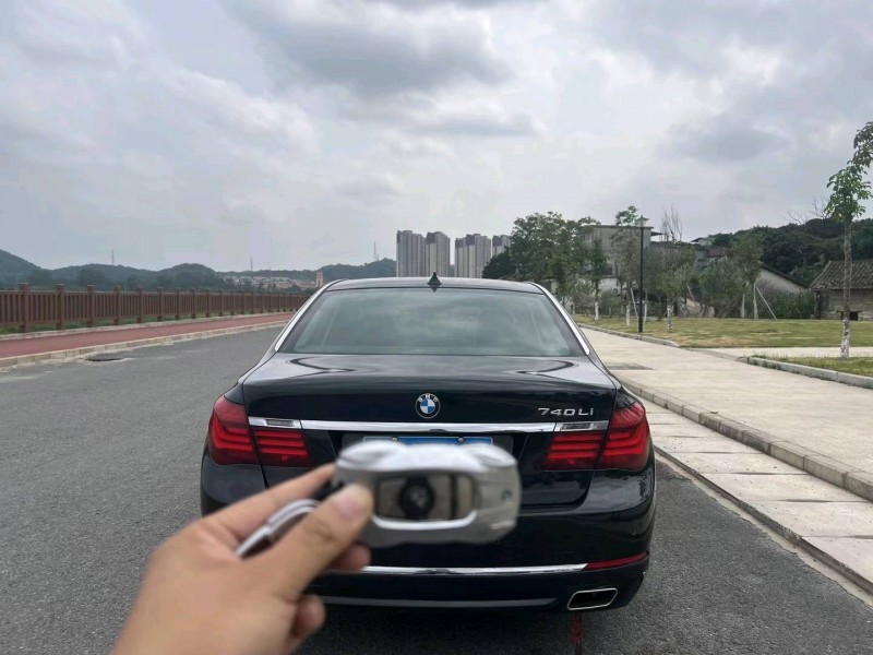 广州14年宝马7系9