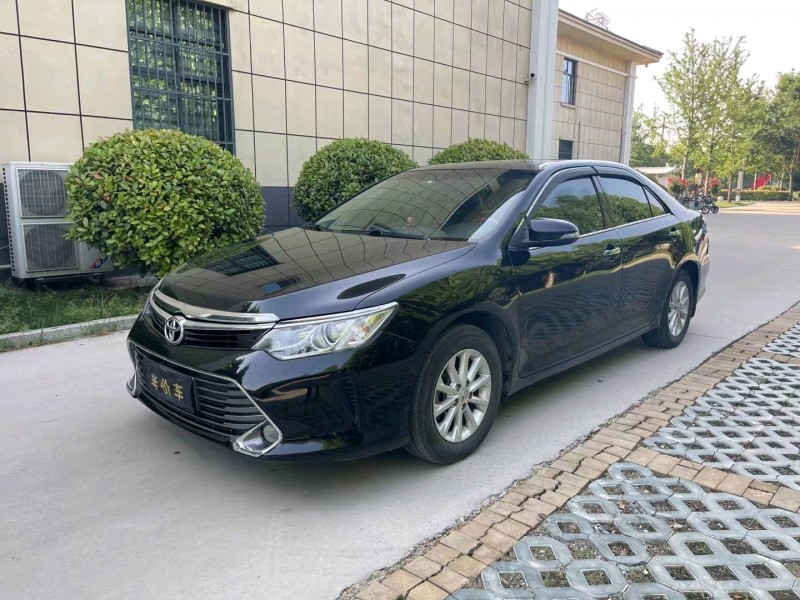 济宁17年丰田凯美瑞2