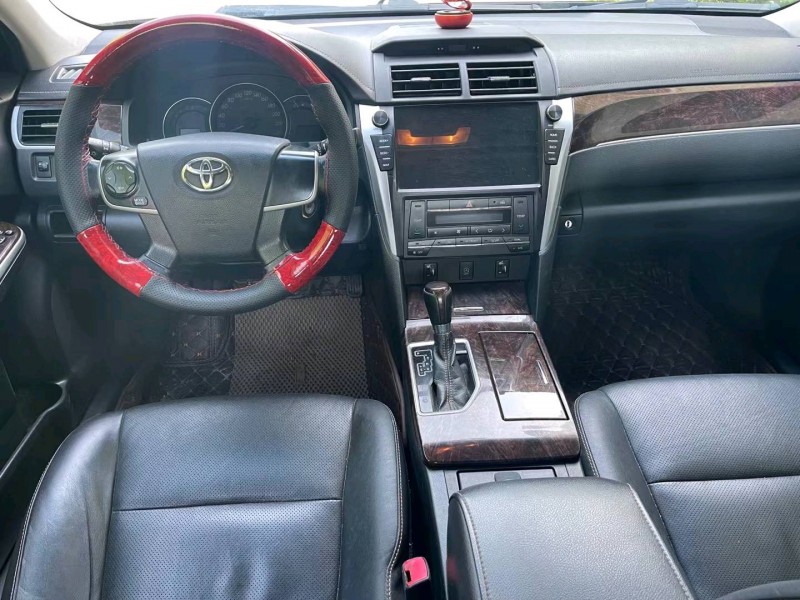 济宁17年丰田凯美瑞5