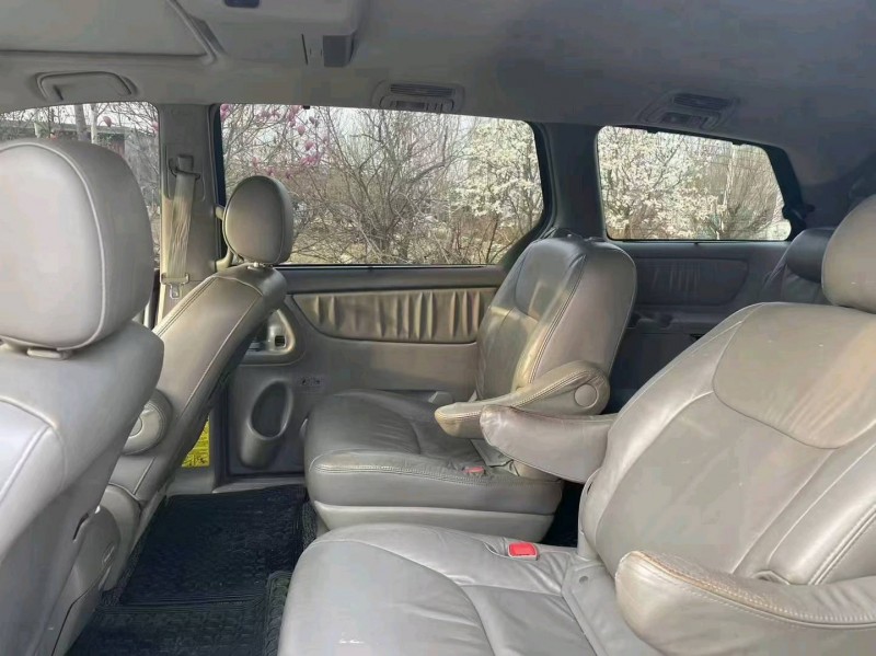 潍坊11年丰田塞纳4