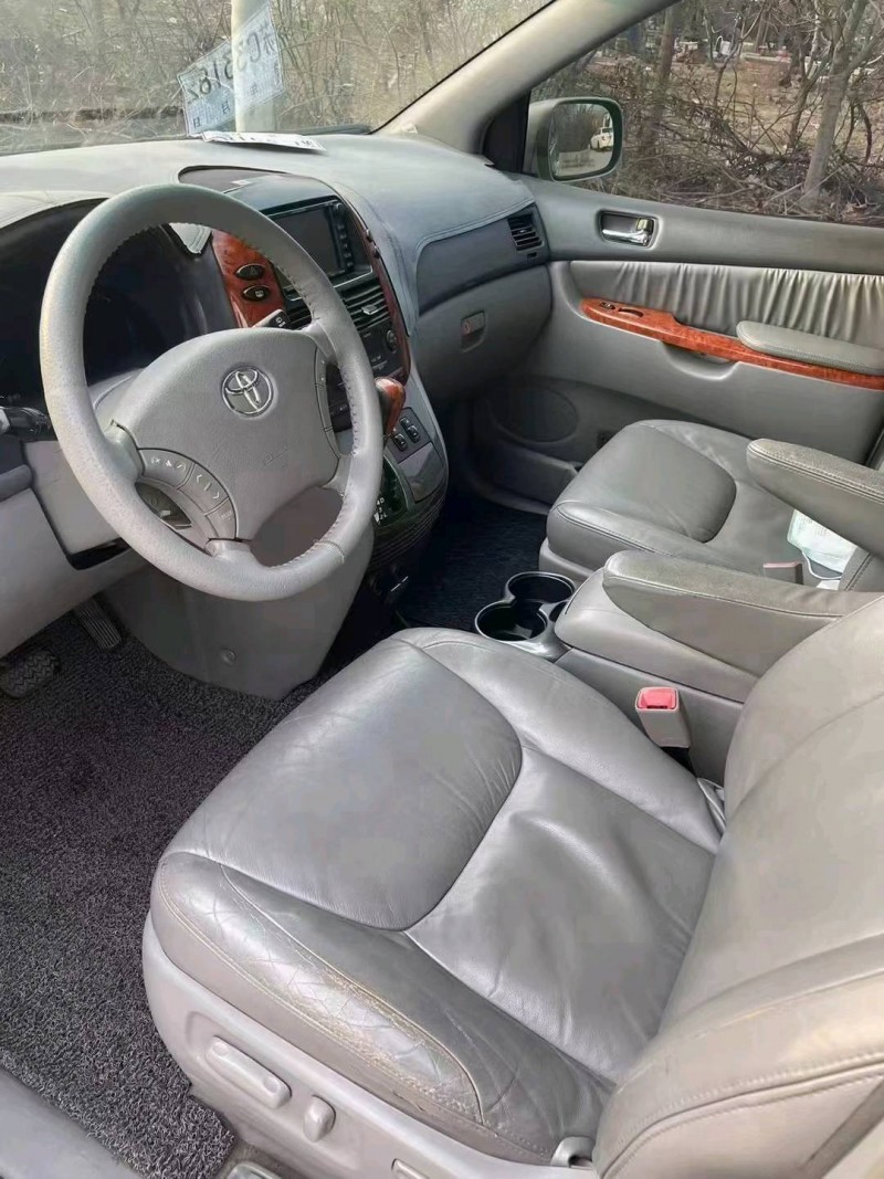 潍坊11年丰田塞纳7