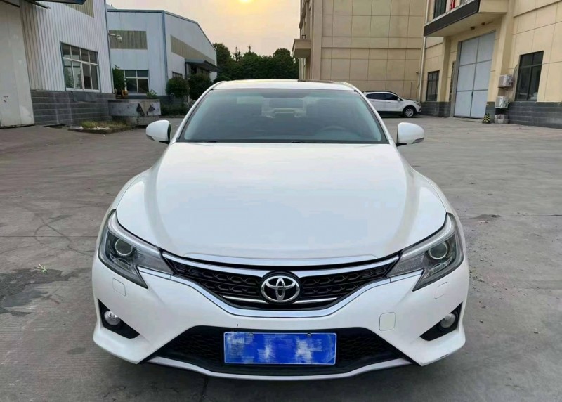 宜昌17年丰田锐志1