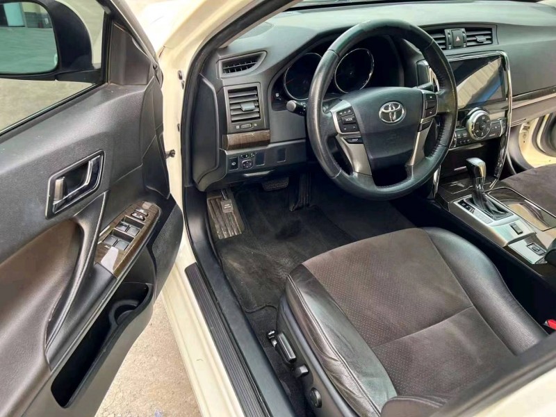 宜昌17年丰田锐志3