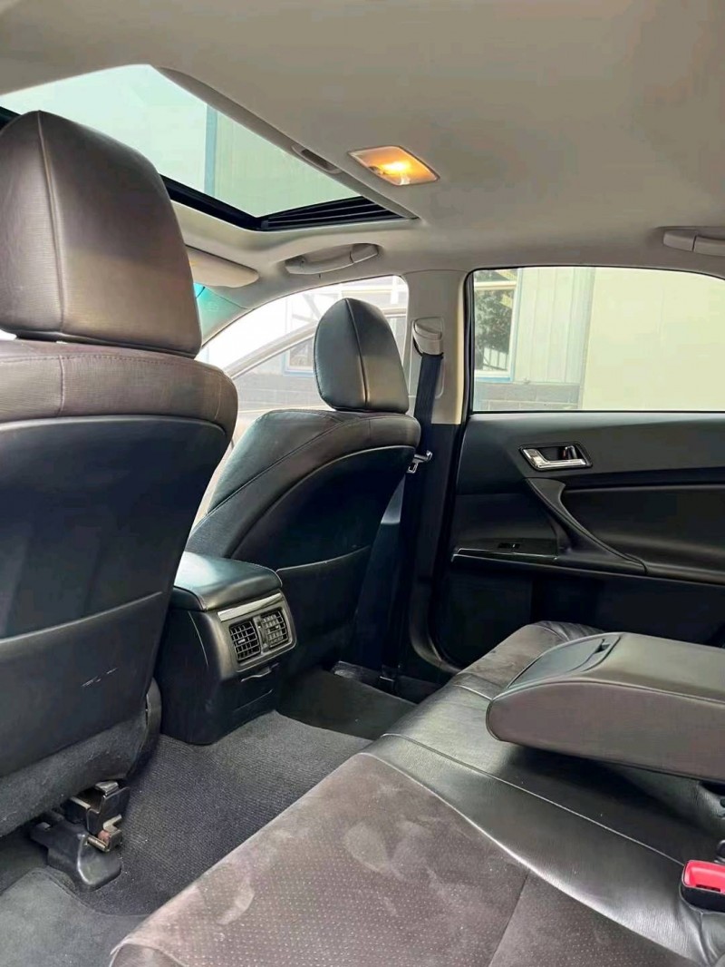 宜昌17年丰田锐志6