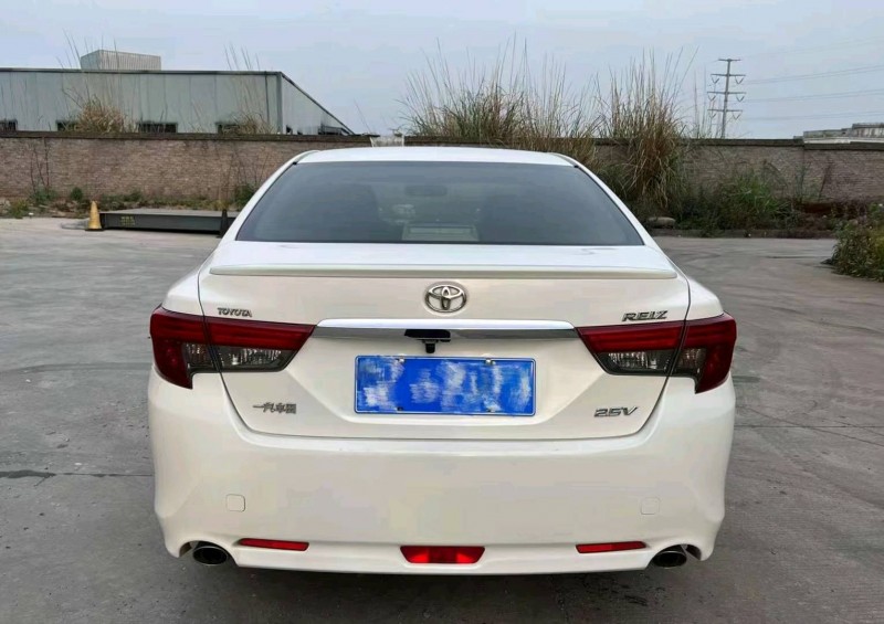 宜昌17年丰田锐志9