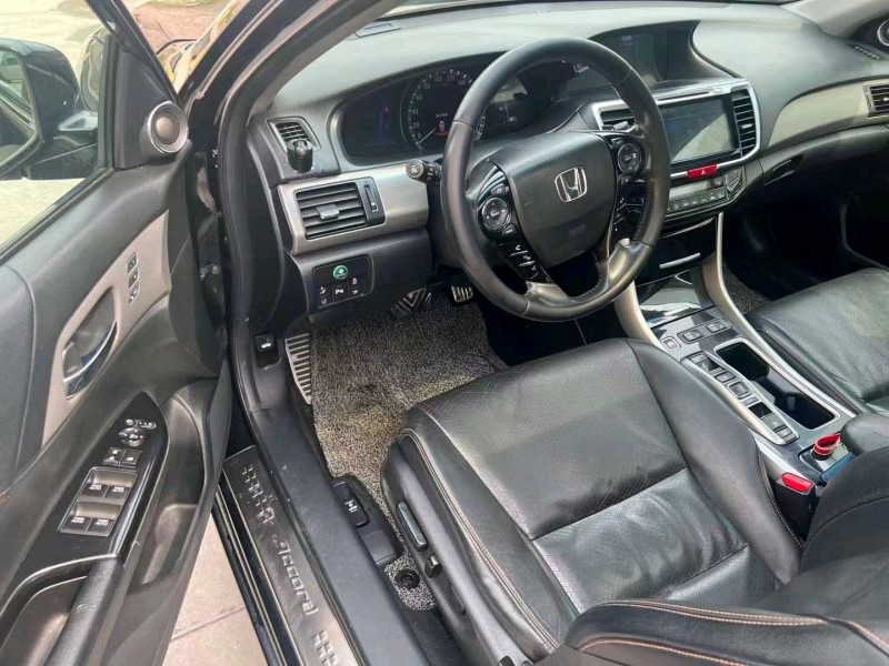 宜昌17年本田雅阁3