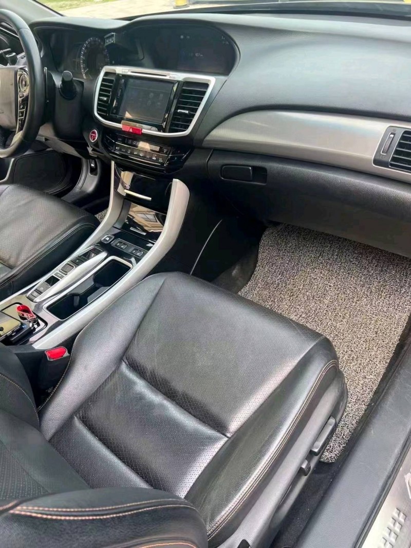 宜昌17年本田雅阁5