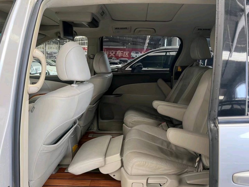 济宁13年丰田普瑞维亚6