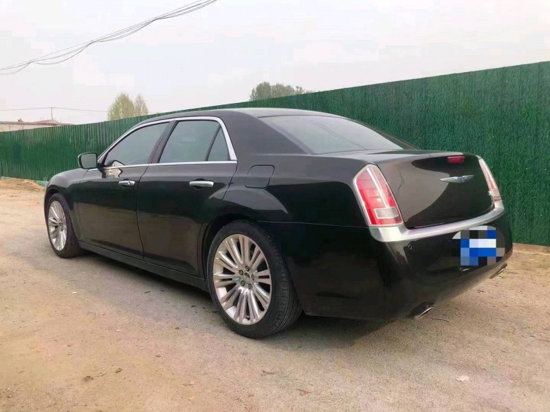 济宁13年克莱斯勒300C8