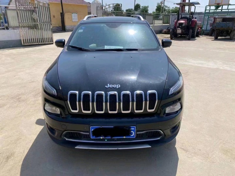 赤峰18年Jeep自由光1