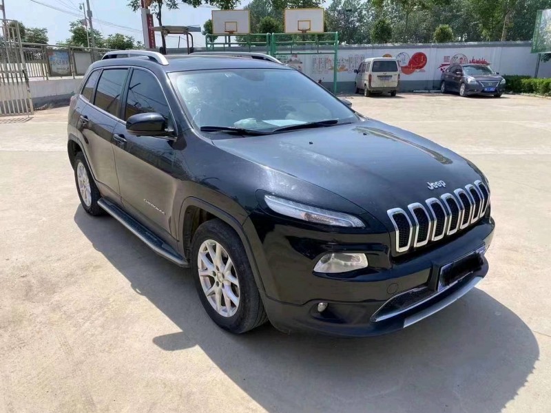 赤峰18年Jeep自由光3