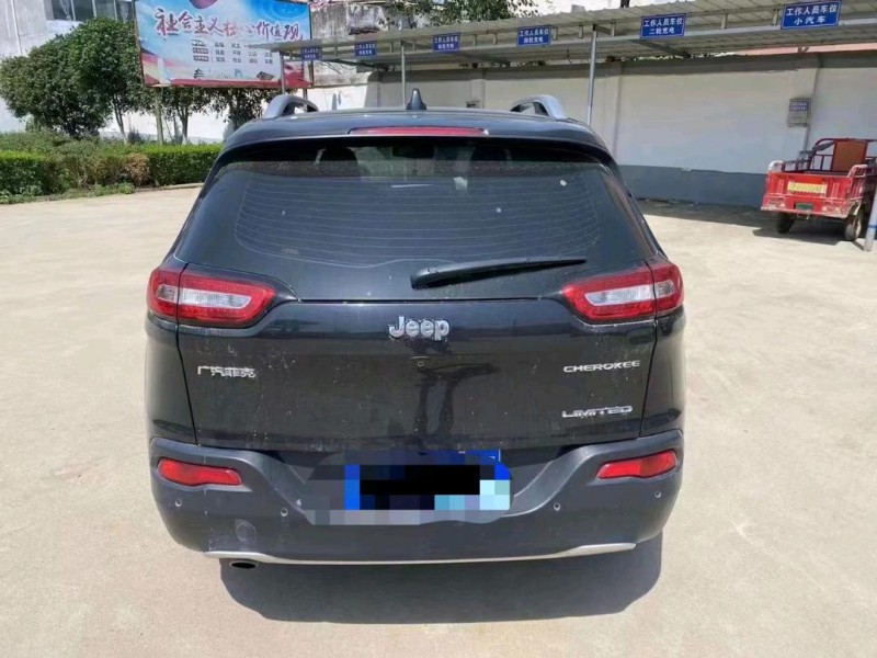 赤峰18年Jeep自由光7