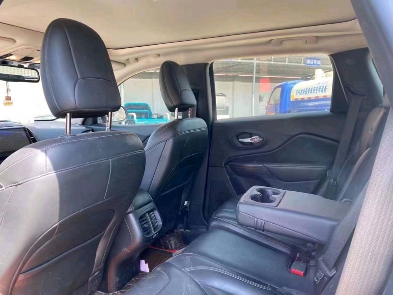 赤峰18年Jeep自由光6